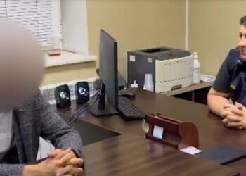 ყალბი ერთლარიანი მონეტების გასაღების ფაქტზე ორი პირი დააკავეს