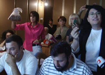 ვიდეო – ვინ მიიტანა თხილიანი პარკი ოზურგეთის საკრებულოს სხდომაზე