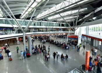 ვარშავის აეროპორტში ევაკუაციაა გამოცხადებული, ერთ-ერთი მგზავრის ხელბარგში საბრძოლო მასალა იპოვეს