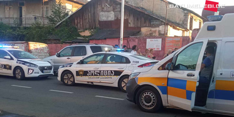 ბათუმში 2 კაცი ცეცხლსასროლი იარაღით დაჭრეს, მესამეს კი მანქანა დააჯახეს