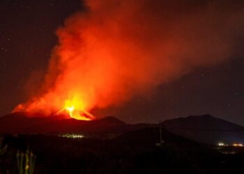ვიდეო – სიცილიაში ვულკანი ეტნა ამოიფრქვა