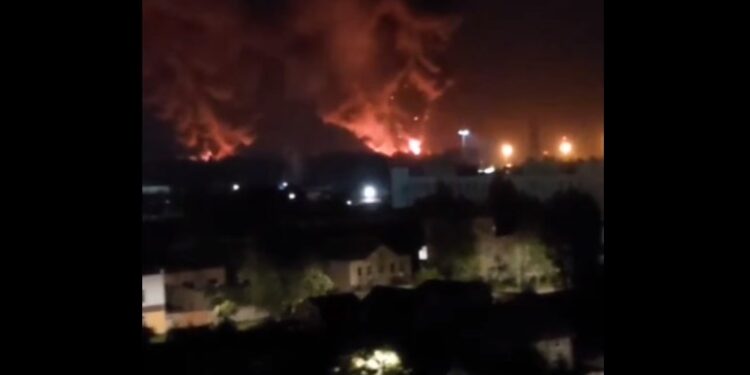 ვიდეო – რუსეთში, პსკოვის აეროპორტში დრონებით თავდასხმის შედეგად “ილ-76” ტიპის თვითმფრინავები დაზიანდა