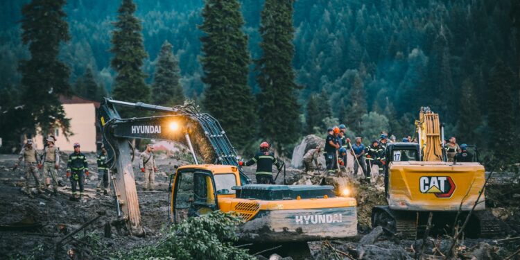 შსს – სტიქიის ზონაში ძებნა-შველის ღონისძიება სპეციალური განათებების საშუალებით უწყვეტ რეჟიმში მიმდინარეობს