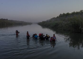 როგორ კვეთენ ამერიკის საზღვარს მექსიკიდან (ფოტოები)