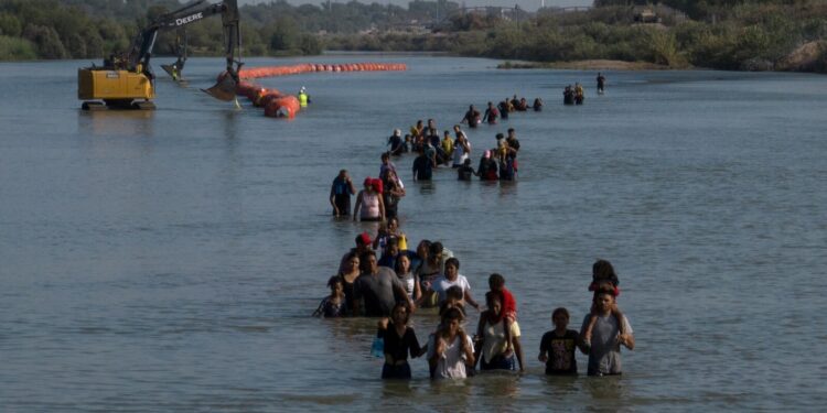 როგორ კვეთენ ამერიკის საზღვარს მექსიკიდან (ფოტოები)