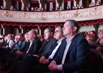 პარლამენტის წევრებმა ემიგრანტები დააჯილდოვეს