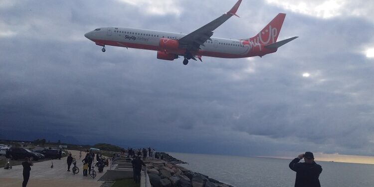 სტამბოლი-ბათუმის თვითმფრინავი აეროპორტში ვერ ჯდება