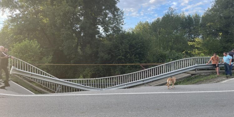 ცოტა ხნის წინ ჩოხატაური ოზურგეთის დამაკავშირებელი გზა ჩავარდა