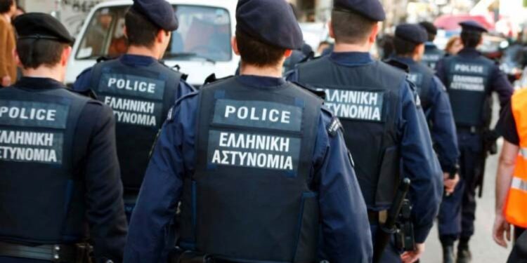 ექვსი ადამიანი ემსხვერპლა სროლას ათენის მახლობლად მდებარე ზღვისპირა ქალაქში