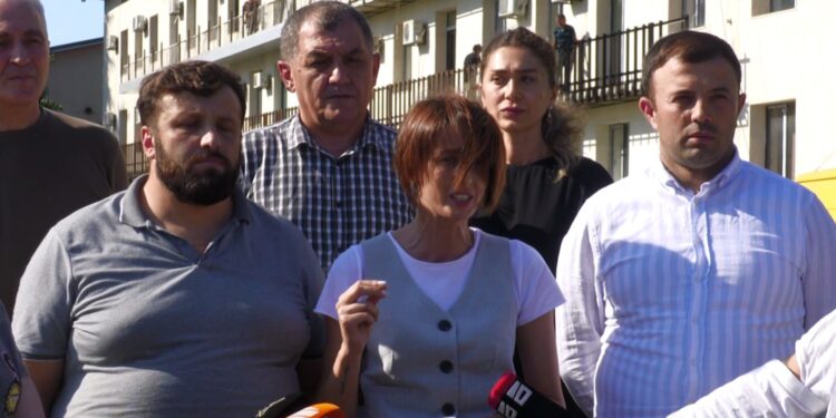 “პროკურატურამ უნდა დაიწყოს გამოძიება, თუ რატომ აყენებენ ბავშვების სიცოცხლეს რისკის ქვეშ” – ნაციონალური მოძრაობის ბრიფინგი