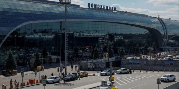 მოსკოვის აეროპორტებში 40-მდე რეისი გადაიდო