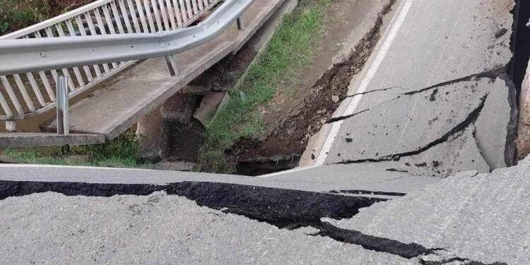 ჩოხატაური-ოზურგეთის გზაზე სავალი ნაწილის დაზიანების გამო მოძრაობა აკრძალულია