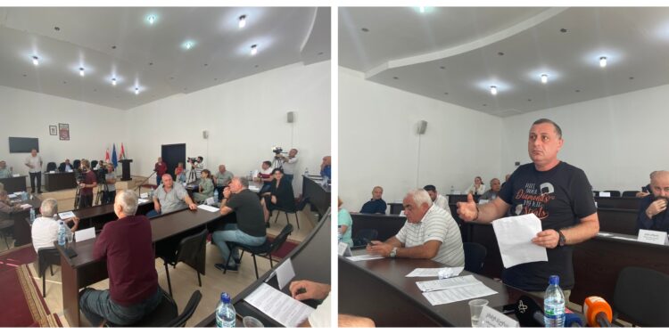 ხმაური და დაპირისპირება ლანჩხუთის საკრებულოს სხდომაზე