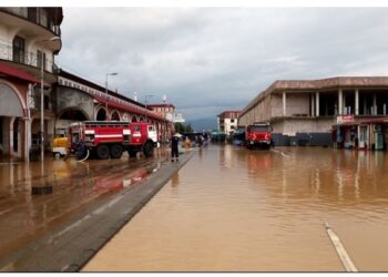 ქობულეთში მდინარე აჭყვა კალაპოტიდან გადმოვიდა- დატბორილია ქალაქის ნაწილი