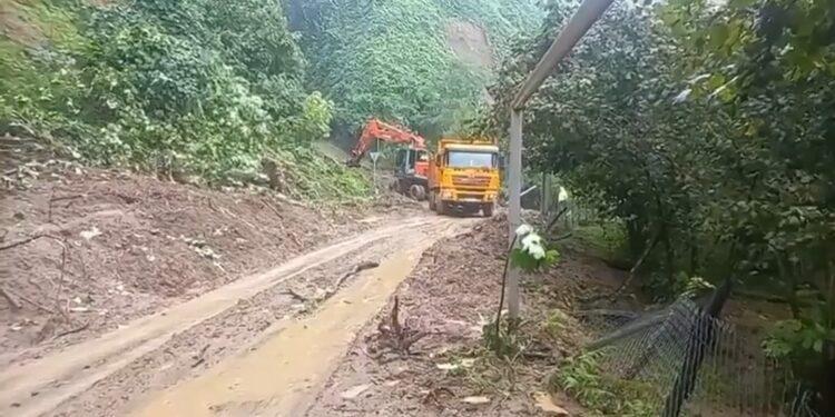 შუხუთი-აცანა-მამათი-ძიმითის გზის ორ მონაკვეთზე ტრანსპორტის მოძრაობა ცალხმრივად აღდგენილია