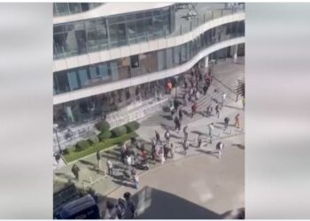 (+ვიდეო) თბილისში king david-ის შენობიდან ხალხის ევაკუაცია მიმდინარეობს