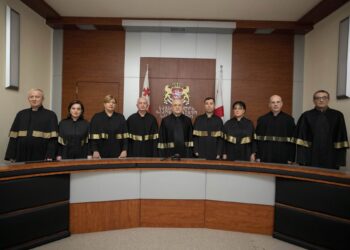 ვინ არის ის სამი მოსამართლე, რომლებმაც პრეზიდენტის იმპიჩმენტის საქმეზე განსხვავებული პოზიცია დააფიქსირა