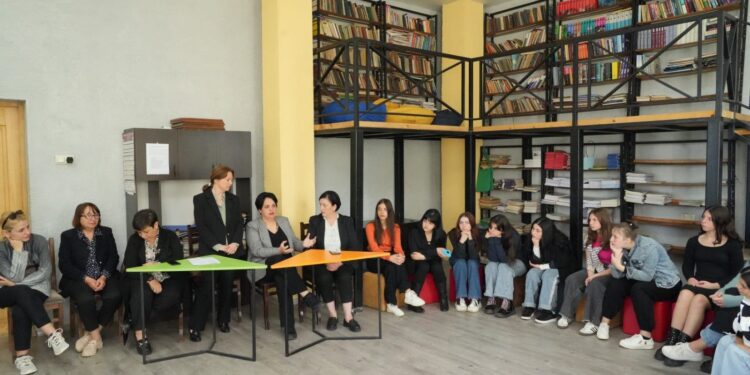 საინფორმაციო შეხვედრა კიბოსა და პაპილომა ვირუსის პრევენციის შესახებ