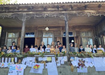 ”შემოდგომა” – ოზურგეთის მეოთხე საჯარო სკოლის მესამე (ა) კლასის ინტეგრირებული გაკვეთილი