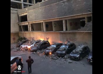 ძლიერმა ქარმა თბილისში მშენებარე კორპუსიდან სამშენებლო ბლოკები გადმოყარა