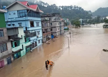 წყალდიდობას ინდოეთში 10 ადამიანი ემსხვერპლა, 82 დაკარგულად ითვლება (+ვიდეო)