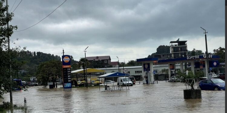 ქობულეთი-ბათუმის დამაკავშირებელ ძველ გზაზე, საავტომობილო მოძრაობა დროებით შეიზღუდა