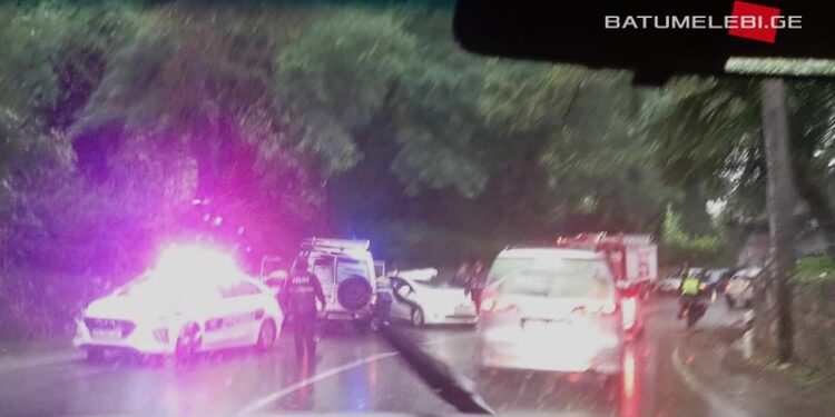 მახინჯაურში ერთმანეთს ტრაილერი და მსუბუქი ავტომანქანა შეეჯახა – არის მსხვერპლი