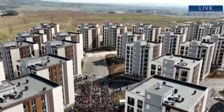 სამხედრო მოსამსახურეებს „ჯარის ქალაქში“ ბინები გადაეცათ – თავდაცვის სამინისტრო