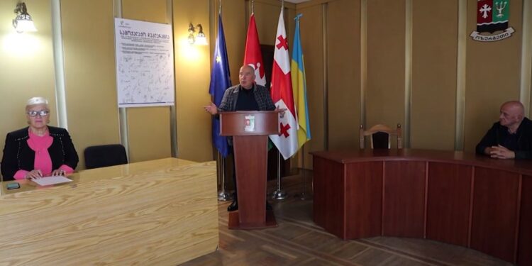 ოზურგეთის საკრებულოს თავმჯდომარის დავით დარჩიას გაწეული ანგარიშის მოსმენა