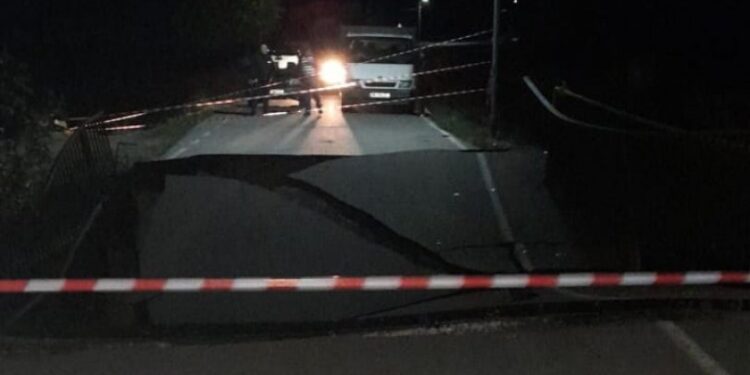 ხაშურში საავტომობილო ხიდი ჩაინგრა