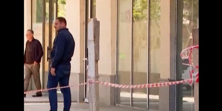 თბილისში, ერთ-ერთი პორპუსის სარდაფში ადამიანის ცხედარი იპოვეს