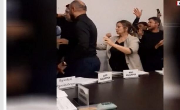 ხელჩართული ჩხუბში გარდაბნის საკრებულოში – ერთ-ერთი პარტიის წევრი საავადმყოფოში გადაიყვანეს