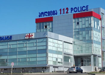 “უაქციზო სიგარეტი, ცეცხლსასროლი იარაღები, ვაზნები, მჭიდები” – შენახვა-გადაზიდვის ბრალდებით შიდა ქართლის პოლიციის დეპარტამენტის თანამშრომელი დააკავეს