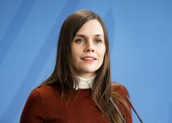 ისლანდიის პრემიერ-მინისტრი ქალთა გაფიცვას შეუერთდა და დღეს მუშაობაზე უარი თქვა