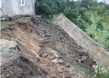 სოფელ ქაქუთში, საცხოვრებელ სახლთან მეწყერი ჩამოწვა