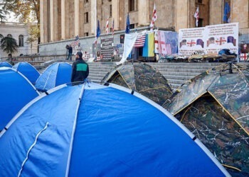 “შეკრებისა და მანიფესტაციის მონაწილეებს დროებითი კონსტრუქციების მოწყობა ეკრძალებათ” – მთავრობა ახალ კანონპროექტზე საუბრობს