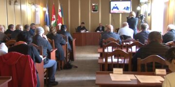 რომელ ქუჩებზე განთავსდება ახალი საგზაო ნიშნები ოზურგეთში – რეპორტაჟი საკრებულოს სხდომიდან