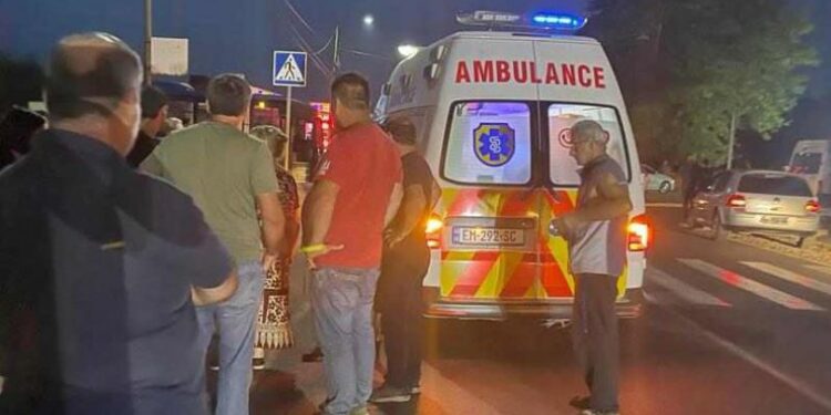 ავტოსაგზაო შემთხვევა სამეგრელოში – დედა-შვილს მანქანა დაეჯახა