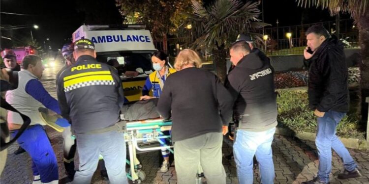 ქუთაისში ჟურნალისტმა პროტესტის ნიშნად თვითდაზიანებები მიიყენა