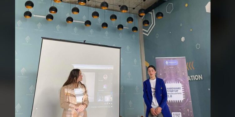 ლაითურის სკოლის მოსწავლეები ოზურგეთის ტექნოპარკს სტუმრობდნენ