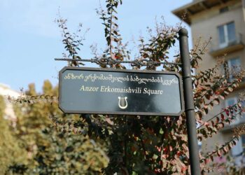 თბილისში ანზორ ერქომაიშვილის სახელობის ქუჩა და სკვერი გაიხსნა