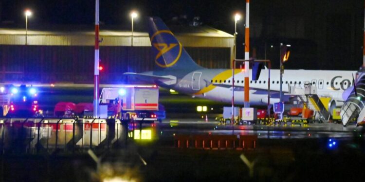 ჰამბურგის აეროპორტში შეიარაღებული მამაკაცი ავტომობილით ასაფრენ ბილიკზე შეიჭრა და ჰაერში რამდენჯერმე იარაღი გაისროლა