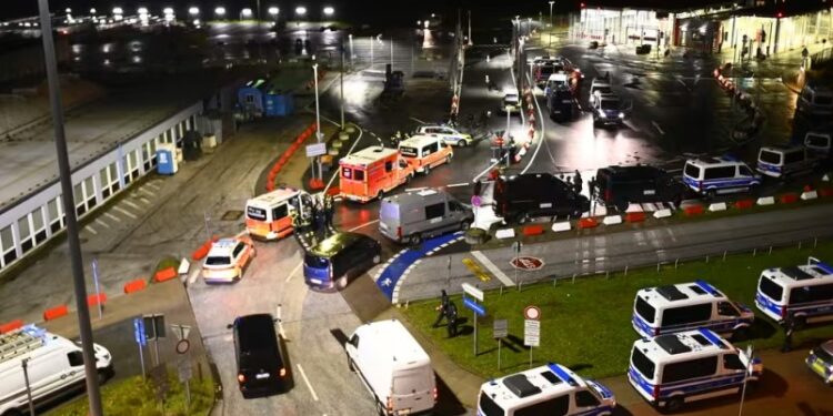 ჰამბურგის აეროპორტი, სადაც შეიარაღებული მამაკაცი იმყოფება, კვლავ დაკეტილია