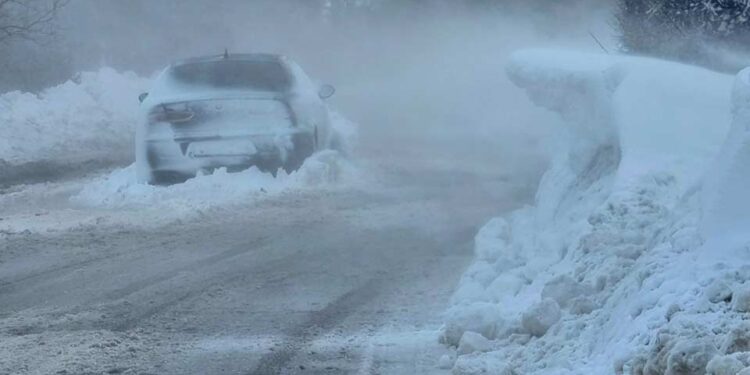 ვიდეო – ქარბუქისა და დიდთოვლობის შედეგად გამოწვეულ ავტოსაგზაო შემთხვევებს აღმოსავლეთ ევროპაში რამდენიმე ადამიანი ემსხვერპლა