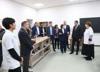 განათლებისა და მეცნიერების მინისტრმა ლანჩხუთში მდებარე კოლეჯ „ჰორიზონტის“ ახალი სასწავლო კორპუსი გახსნა