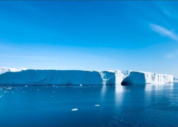 ადგილიდან დაიძრა მსოფლიოს უდიდესი აისბერგი, რომელიც, ფართობით, ნიუ-იორკს თითქმის 3-ჯერ აღემატება