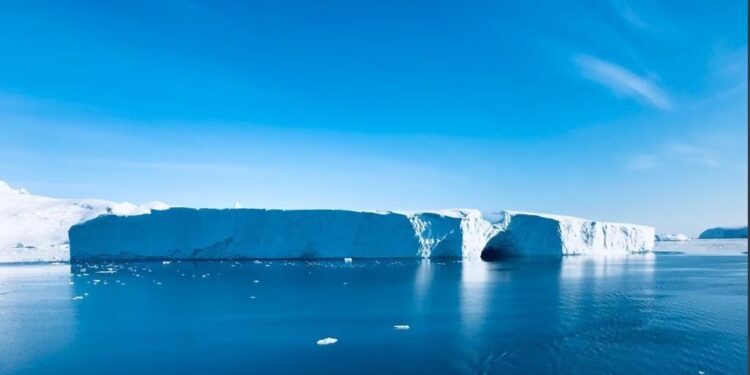 ადგილიდან დაიძრა მსოფლიოს უდიდესი აისბერგი, რომელიც, ფართობით, ნიუ-იორკს თითქმის 3-ჯერ აღემატება