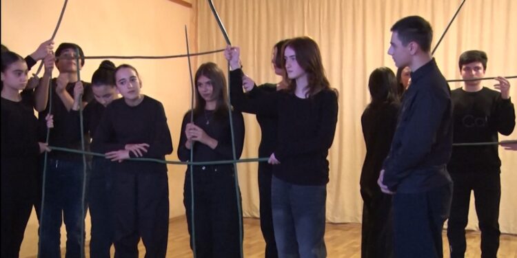 ვიდეო – სპექტაკლი „მთავარი როლის შემსრულებელი“ ოზურგეთის #2 საჯარო სკოლაში