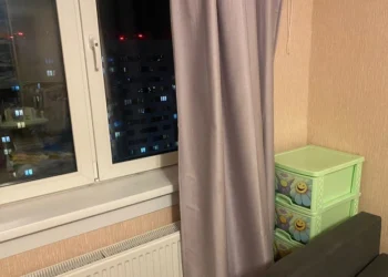 წლინახევრის ბავშვი მე-18 სართულიდან გადმოვარდა და გადარჩა – შემთხვევა რუსეთში