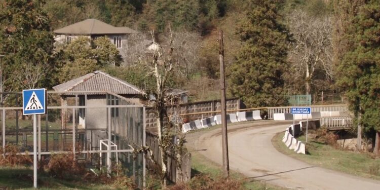 (+ვიდეო) ლანჩხუთში პედაგოგი სექსუალური ხასიათის დანაშაულისთვის დააკავეს